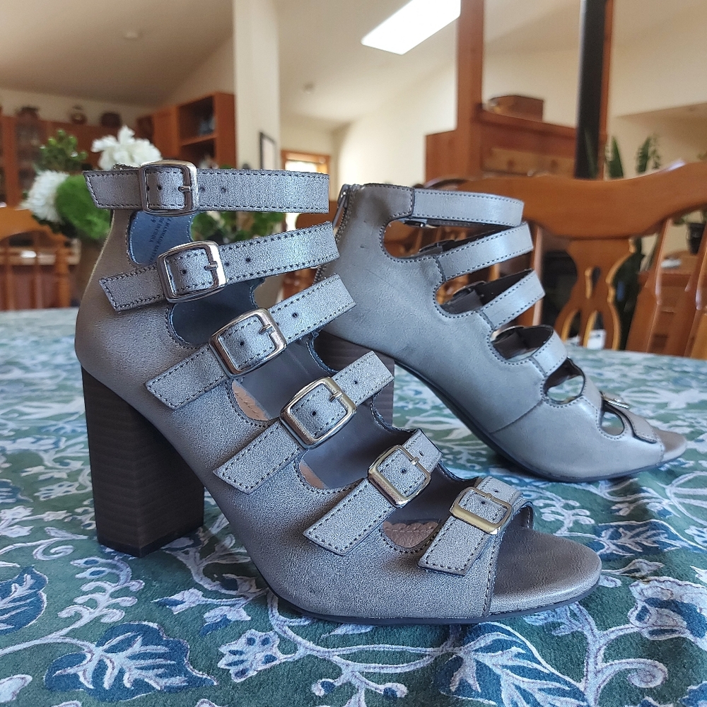 NWOT grey strappy heels size 9